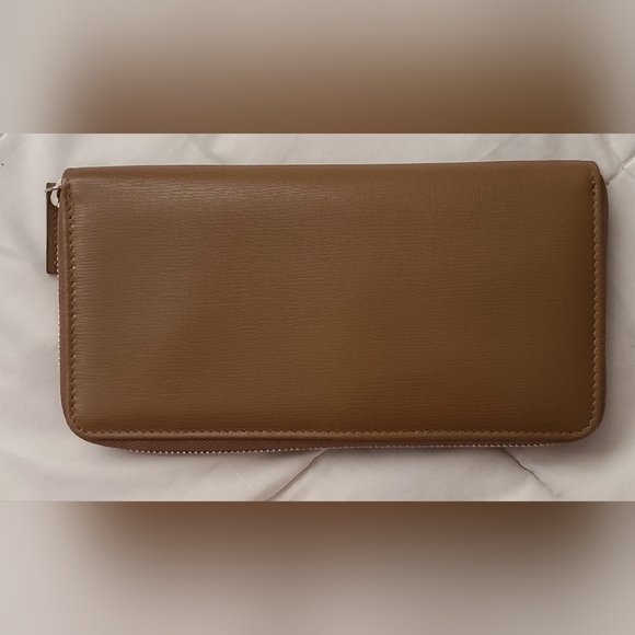 Authentic preloved Gucci zippy long leather wallet - Picture 16 of 16